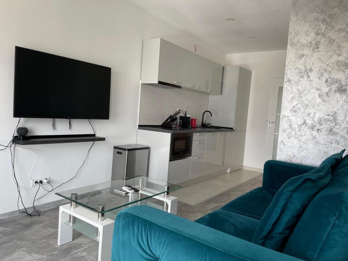 Cozy 2-Room Penthouse Lakeview W14 Bukarest Exterior foto